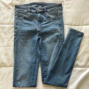 American Eagle women’s next level stretch light wash skinny jeans - size 4 long
